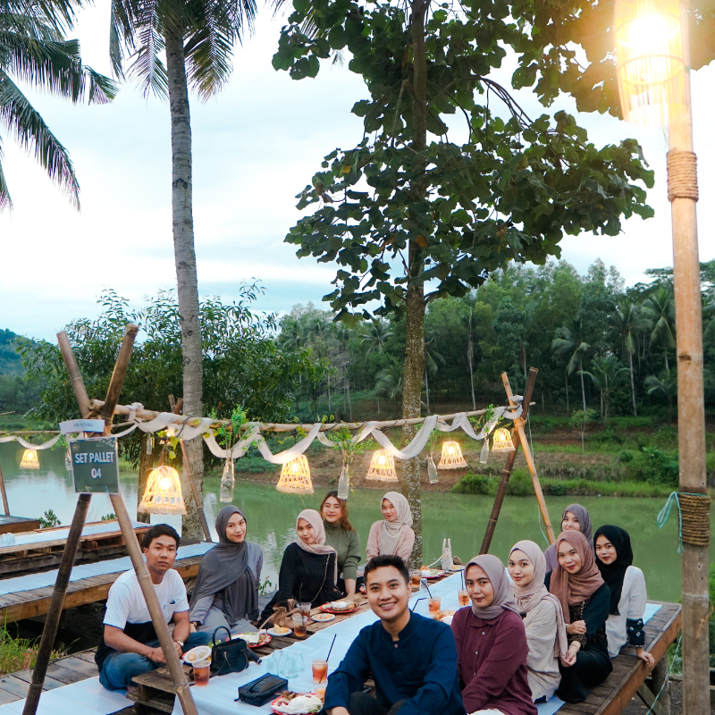 Foto 7-10 Orang