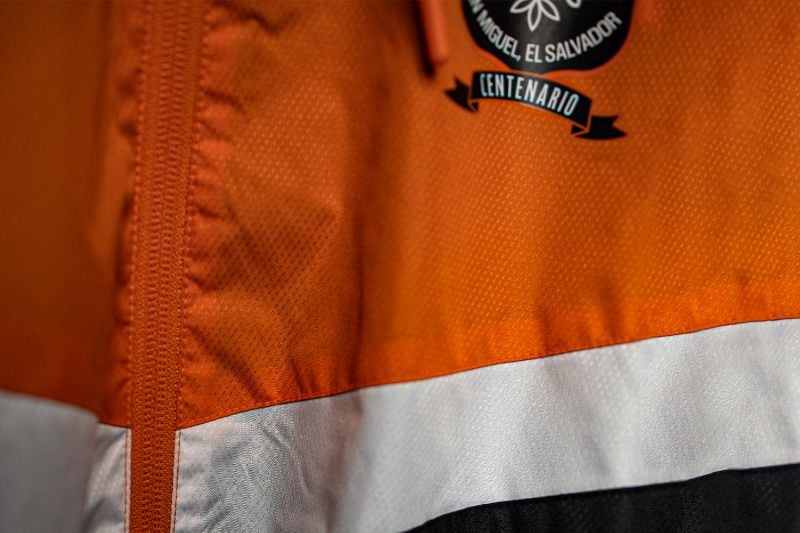Chaqueta deportiva bicolor CD Águila 2025-2026