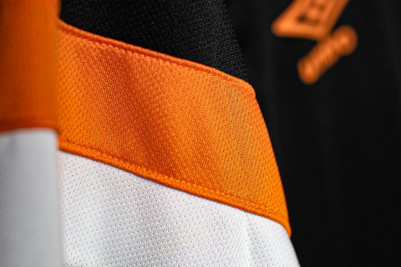 Sueter Negro 2025-2026