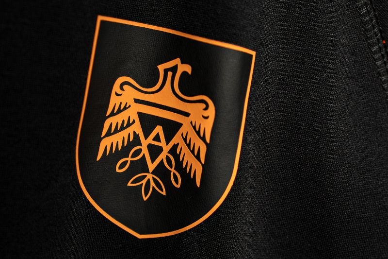 Camisa Pre-Match Cuello Naranja Temporada 2025-2026