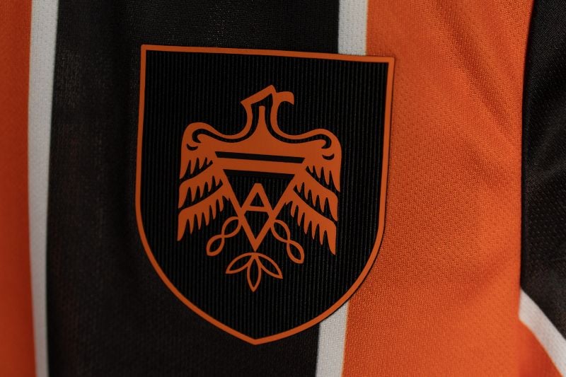 Camisa Pre-Match Rallada Negro Naranja Temporada 2025-2026