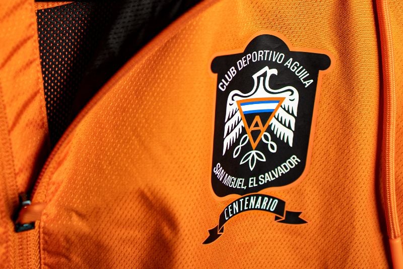 Chaqueta deportiva bicolor CD Águila 2025-2026