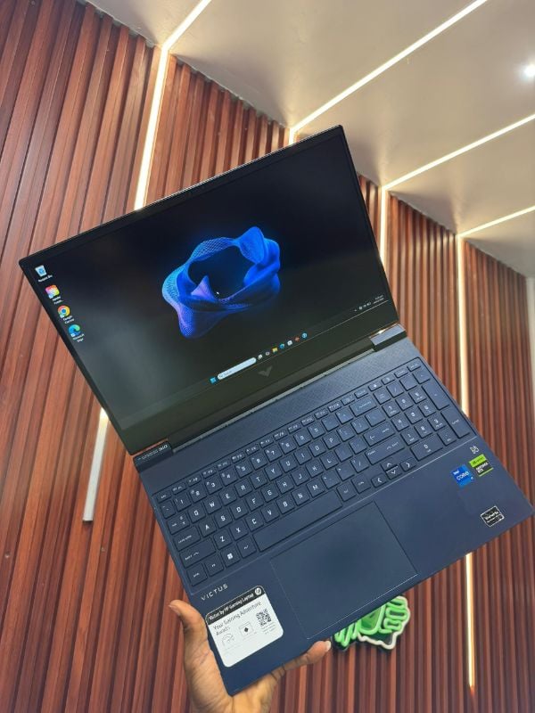 HP VICTUS 15-fa1082wm