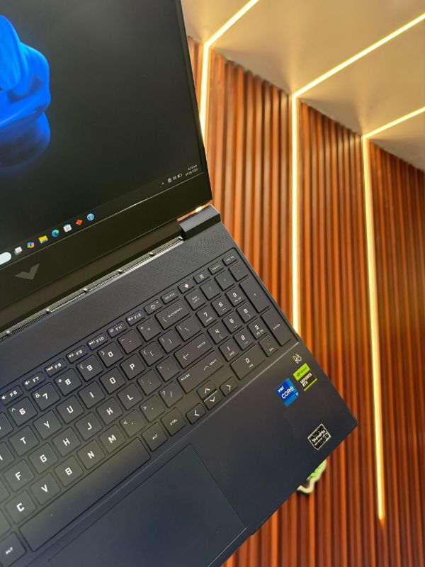 HP VICTUS 15-fa1082wm