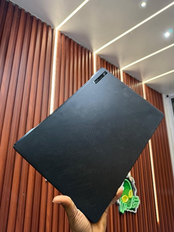 ASUS ROG ZEPHYRUS M16