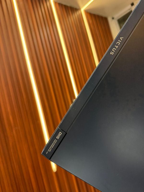 HP VICTUS 15-fa1082wm