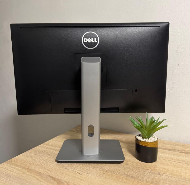 Dell UltraSharp U2715H