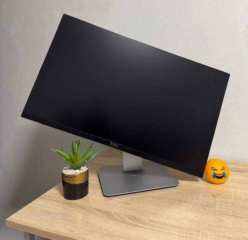 Dell UltraSharp U2715H