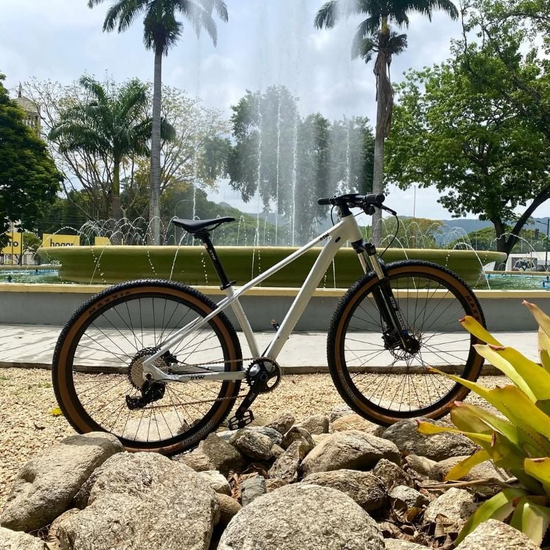 Bicicleta 29 BTW Aluminio 1x9 Blanco