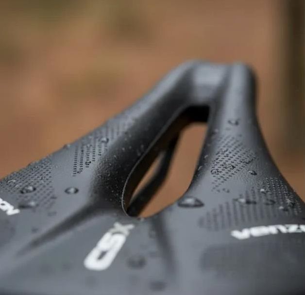 Asiento Venzo XC CSX Carbono 235 x 155 mm 180g