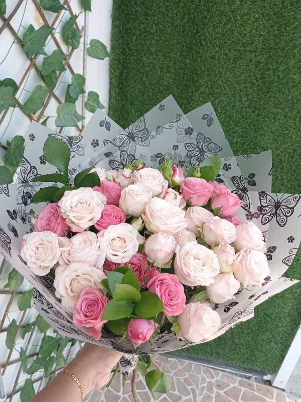 باقة ورود زاهيه أبتداء من