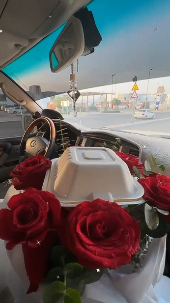 باقة ورد مع كيك أبتداء من