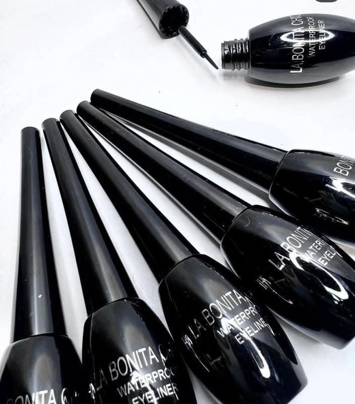 Delineador negro de brocha