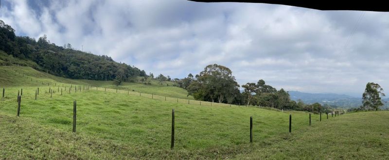 Terreno de gran extensión en el Capiro