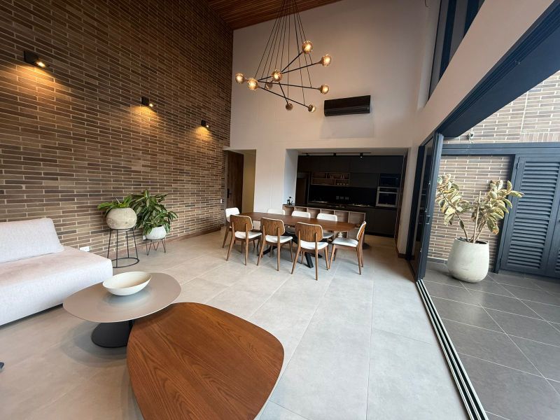 Apartamento moderno y lujoso de excelentes acabados diseñado para rentas cortas, alta valorización y rentabilidad.