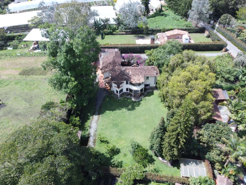 Casa independiente tipo española cerca de Jardines de LLanogrande