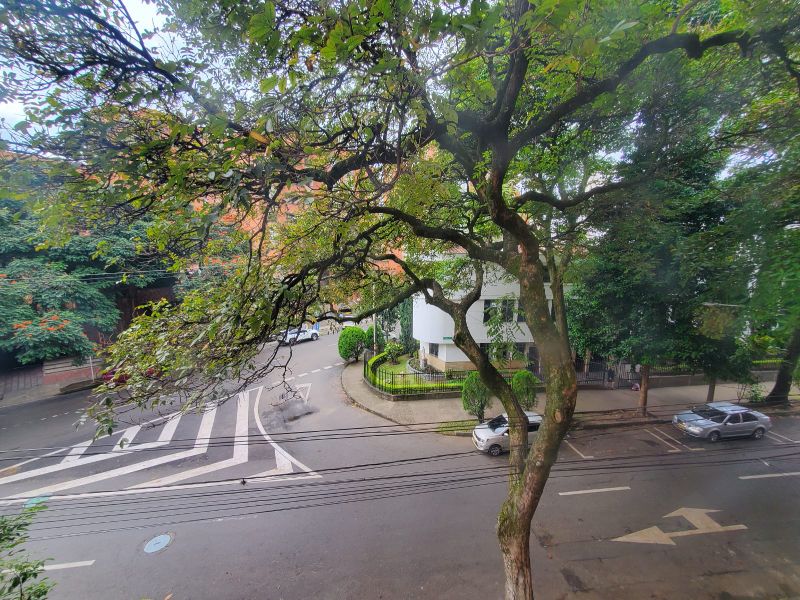 Apartamento dúplex en Laureles cerca a la Iglesia Santa Tererita - Edificio Plaza de la Iglesia