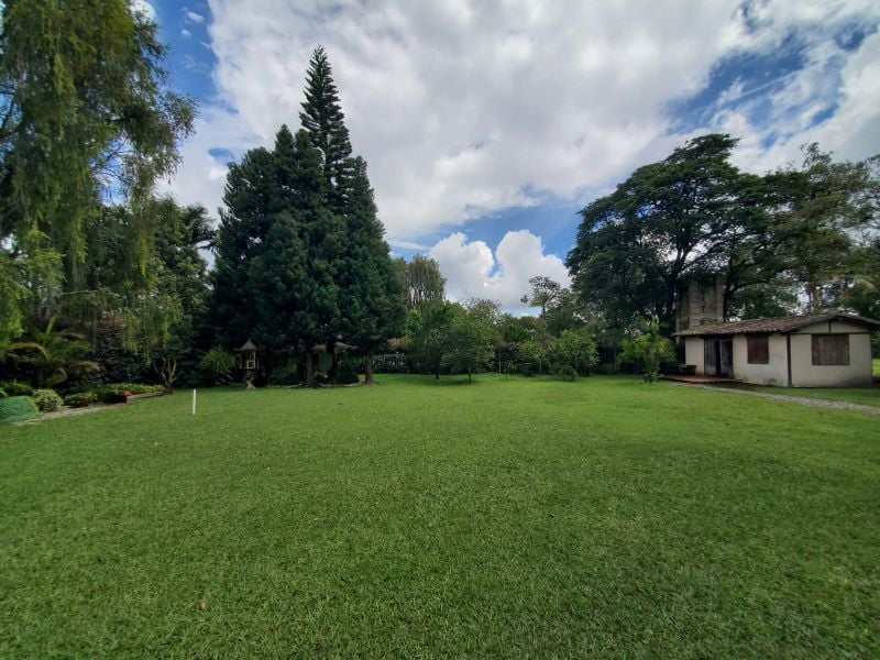 Casa independiente tipo española cerca de Jardines de LLanogrande