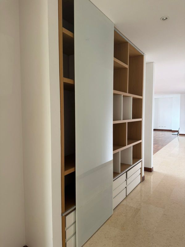 Exclusivo y amplio apartmaento en arriendo cerca al CC El Tesoro - 272 m²
