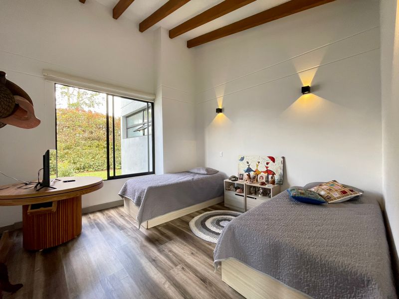 Casa en unidad cerrada de 438 m2 cerca al Tablazo