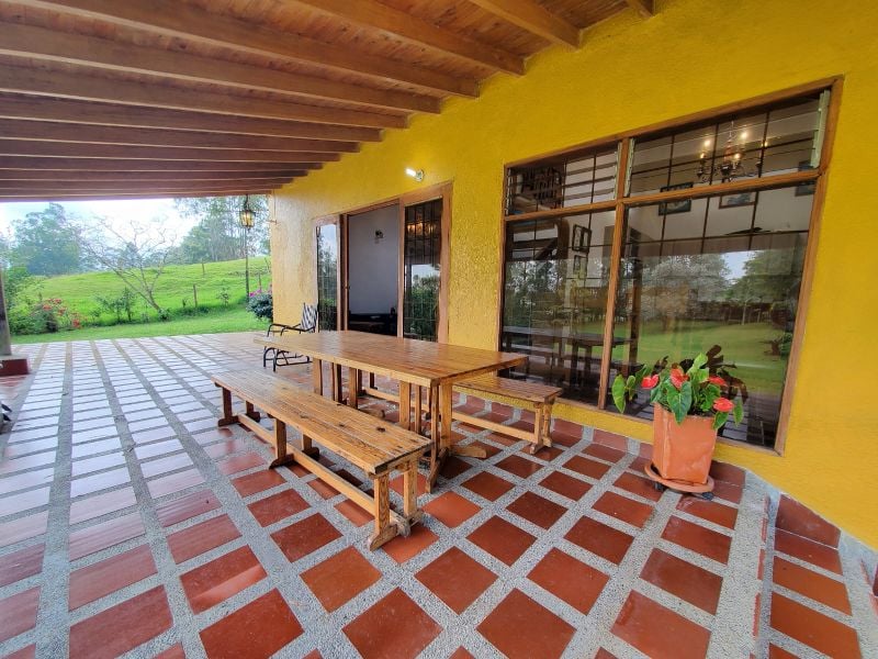 Finca independiente tradiconal con lote espectacular, plano el Pontezuela