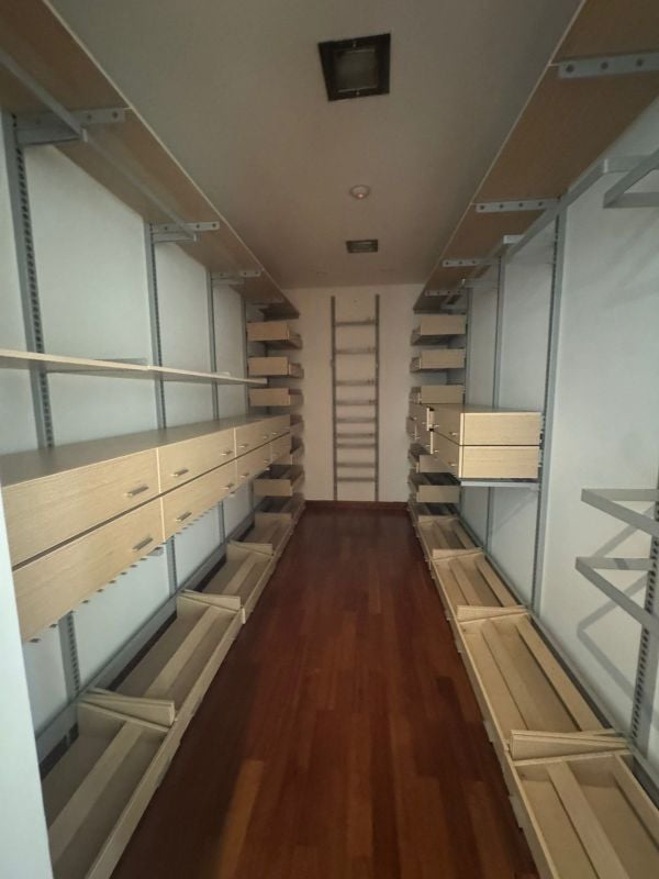 Exclusivo y amplio apartmaento en arriendo cerca al CC El Tesoro - 272 m²