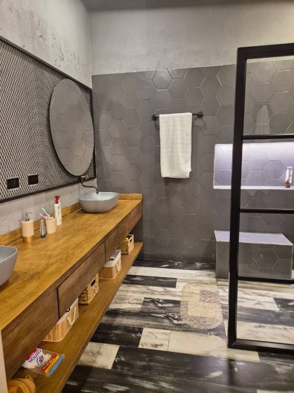 Elegante y cómoda casa ubicada en exclusiva parcelación con reserva natural propia - LLanogrande Hills disponible para la venta