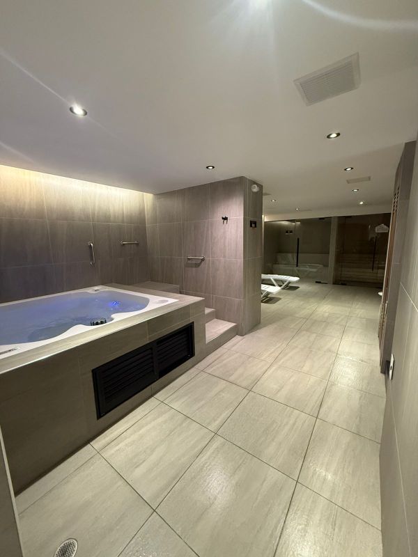 Apartamento moderno y lujoso de excelentes acabados diseñado para rentas cortas, alta valorización y rentabilidad.