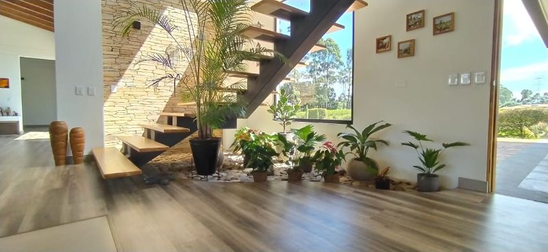 Casa en unidad cerrada de 438 m2 cerca al Tablazo