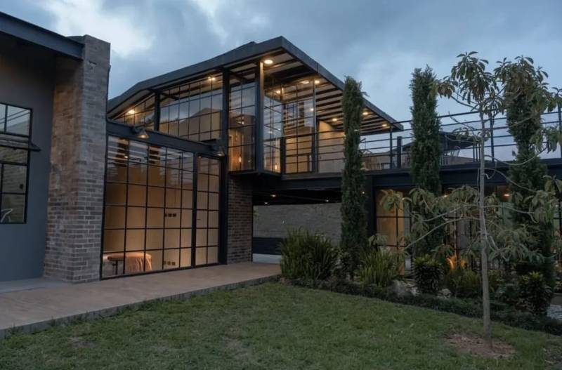 Elegante y cómoda casa ubicada en exclusiva parcelación con reserva natural propia - LLanogrande Hills disponible para la venta