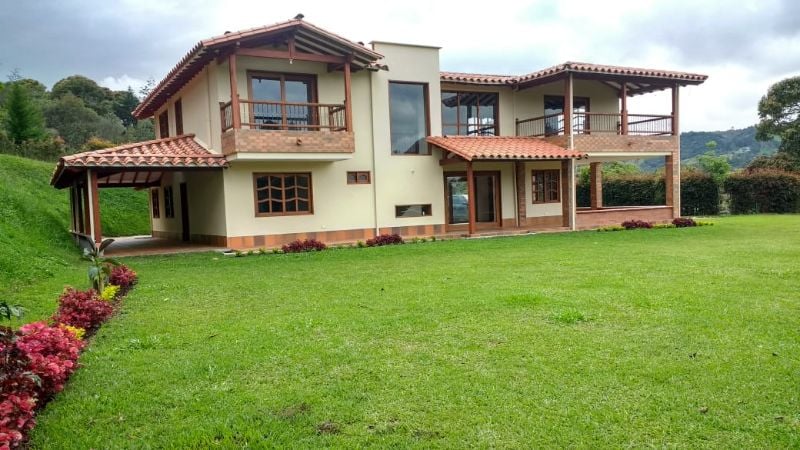 Casa en arriendo en Cabeceras - Llanogrande de 6 alcobas