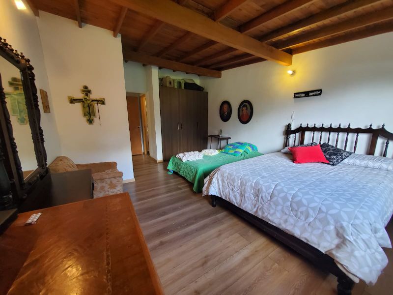 Finca independiente tradiconal con lote espectacular, plano el Pontezuela