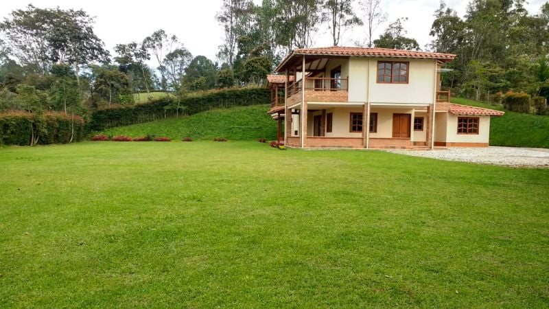 Casa en arriendo en Cabeceras - Llanogrande de 6 alcobas