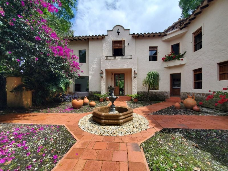 Casa independiente tipo española cerca de Jardines de LLanogrande