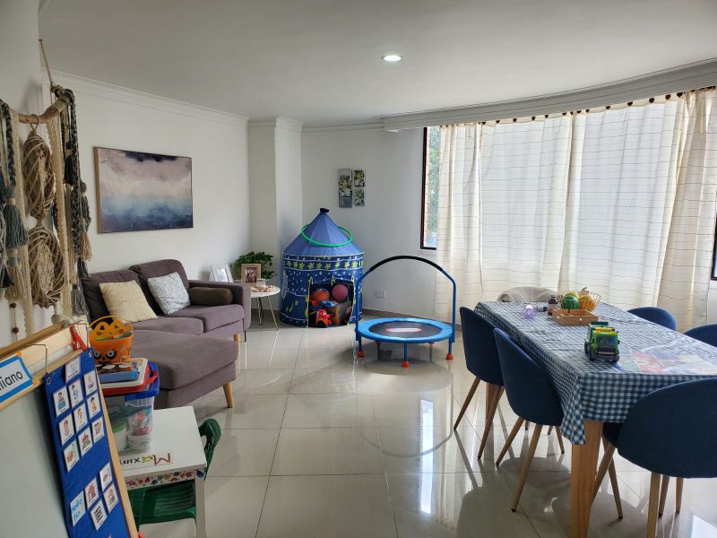 Apartamento dúplex en Laureles cerca a la Iglesia Santa Tererita - Edificio Plaza de la Iglesia