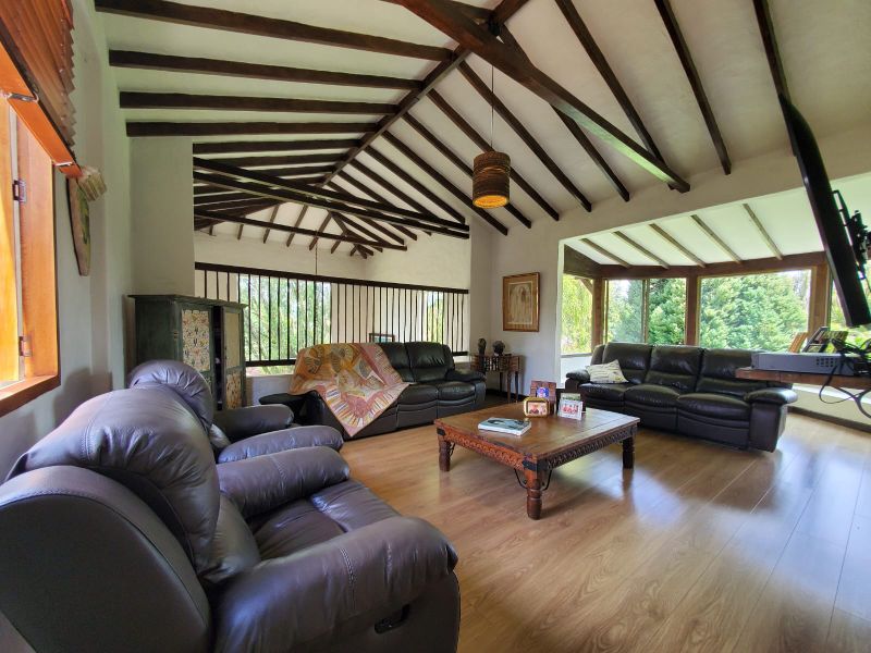 Casa independiente tipo española cerca de Jardines de LLanogrande