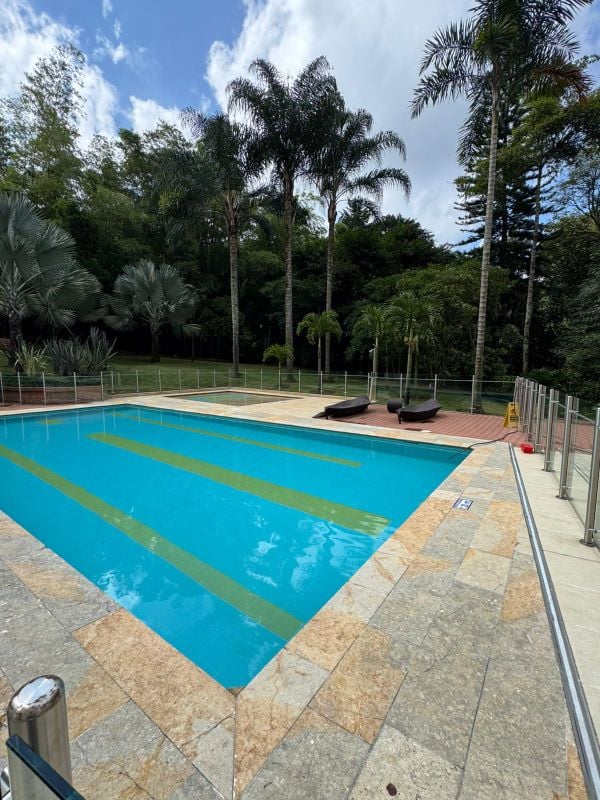 Exclusivo y amplio apartmaento en arriendo cerca al CC El Tesoro - 272 m²