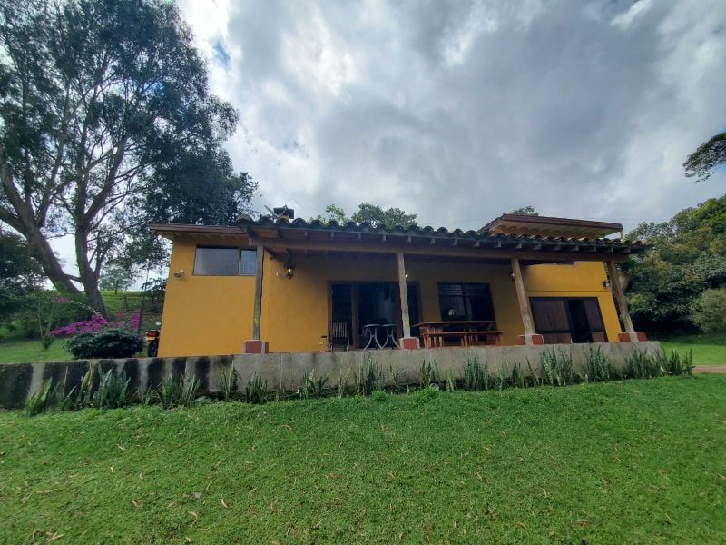 Finca independiente tradiconal con lote espectacular, plano el Pontezuela