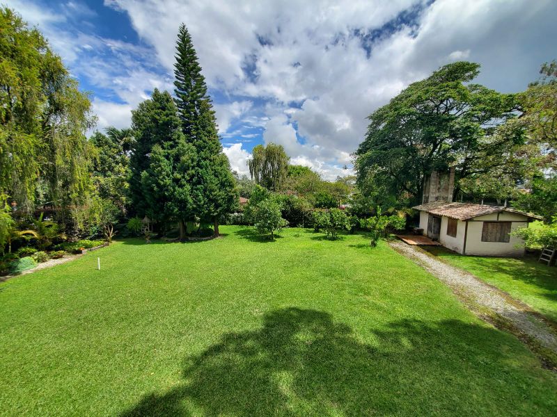 Casa independiente tipo española cerca de Jardines de LLanogrande