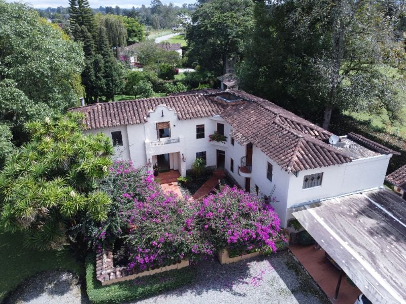 Casa independiente tipo española cerca de Jardines de LLanogrande