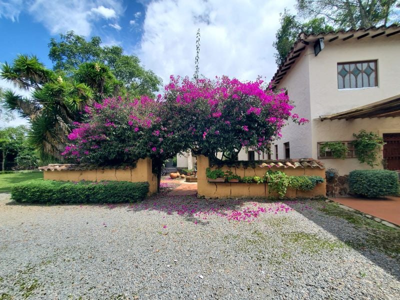 Casa independiente tipo española cerca de Jardines de LLanogrande