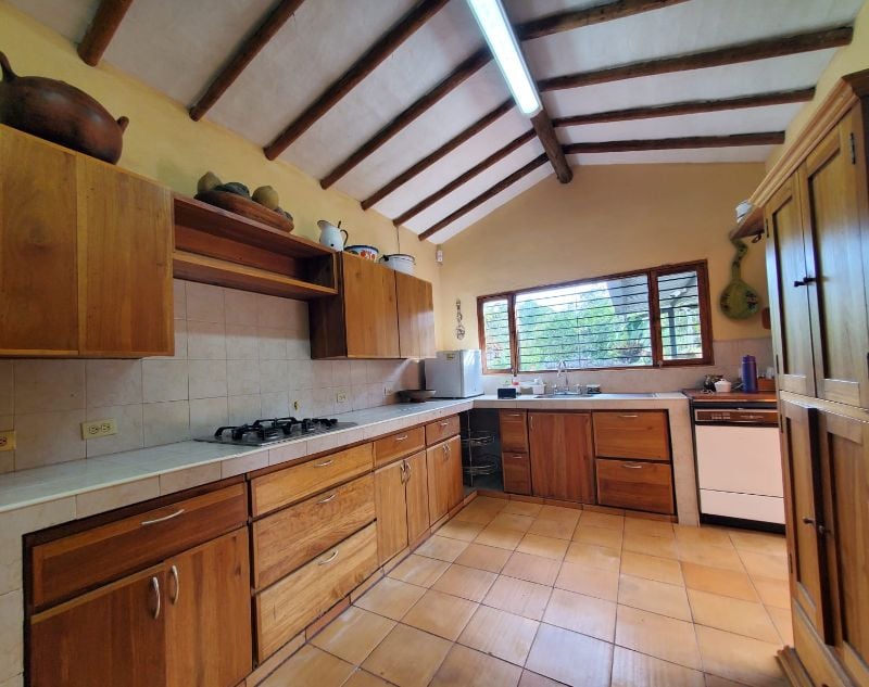 Casa independiente en Pontezuela cerca en pleno Distrito equino.