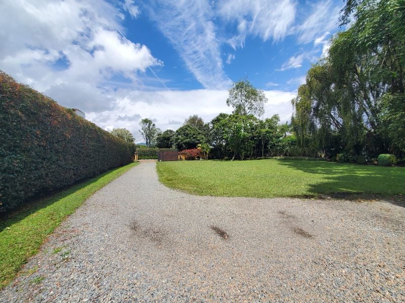 Casa independiente tipo española cerca de Jardines de LLanogrande
