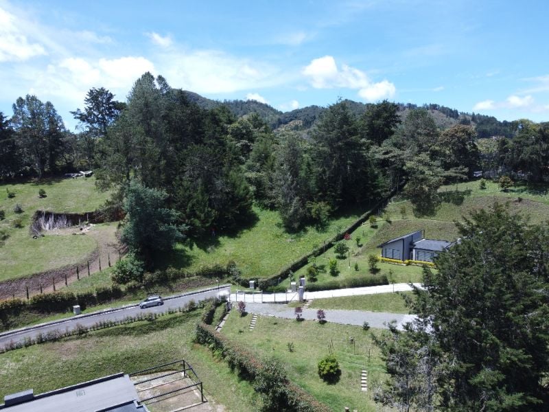 Lote en el Chuzcal entre el Retiro y La Ceja en parcelación el Faro