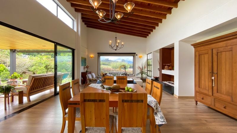 Casa campestre en parcelación cerca al club llanogrande de un sólo nivel