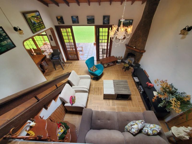 Finca independiente tradiconal con lote espectacular, plano el Pontezuela