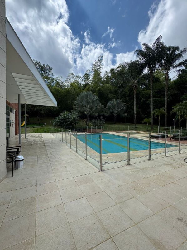 Exclusivo y amplio apartmaento en arriendo cerca al CC El Tesoro - 272 m²