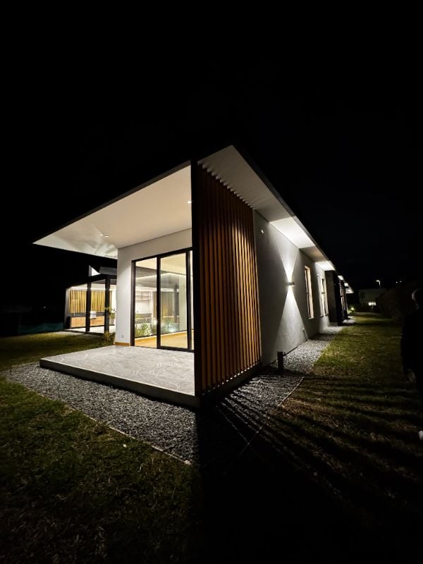 Casa para estrenar de un sólo nivel en parcelación Premium