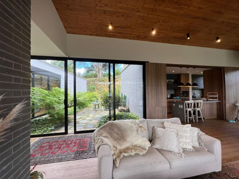 Venta de casa de un sólo nivel en Llanogrande sector de Pontezuela en parcelación cerrada con hermoso paisajismo.