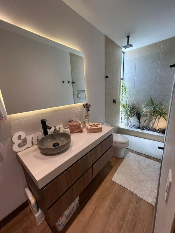 Venta de casa de un sólo nivel en Llanogrande sector de Pontezuela en parcelación cerrada con hermoso paisajismo.